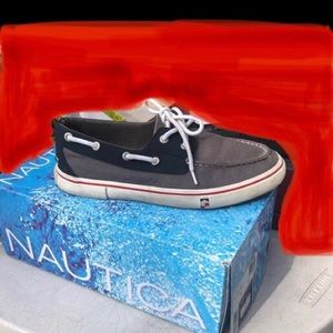 Nautica boat shoes 7 men / 9 women